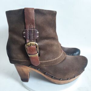 Earthies Ankle Booties Clog Boots Size 7.5 Lacarne Brown Suede Wooden Block Heel